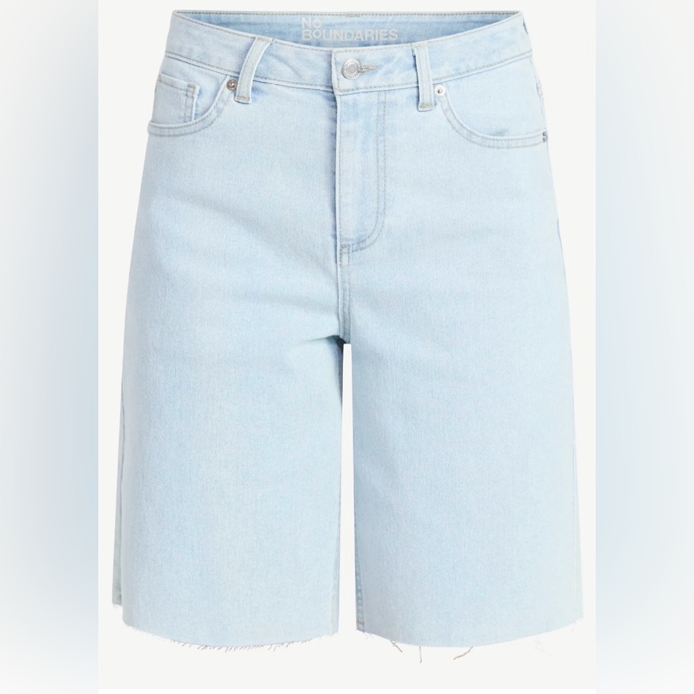 NWT No Boundaries Denim Fray Jorts Light Wash Bermuda Shorts Size 8 High Rise